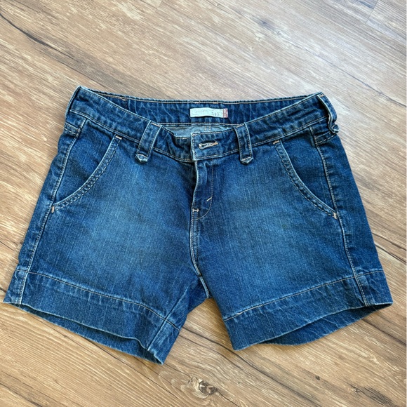 Levi’s shorts - Picture 4 of 9